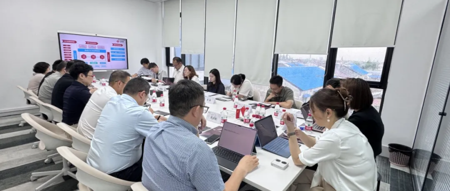 嘉定区数据局一行莅临鸿翼开展专题座谈会，共探数据要素发展新路径